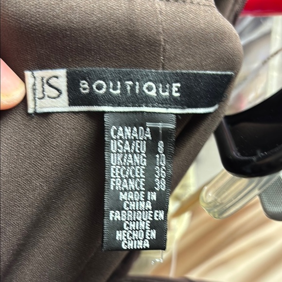 Elegant Chocolate Brown Evening Gown Velvet and beaded - Picture 7 of 7